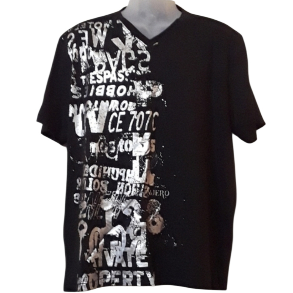 American Rag Graphic Shortsleeve Black V-Neck T-Shirt. Men's Size: Large.